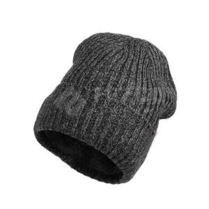 Bonnet d'hiver en jacquard avec logo personnalisé en gros, couverture chaude tricotée pour les couples avec un design unique - Product Image 4