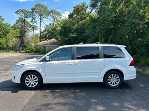 Offre Spéciale : Volkswagen Routan SE d'occasion 2020 - Prêt à être expédié - Product Image 4