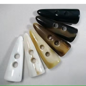 Boutons en corne de buffle sculptés à la main pour l'artisanat du cuir et les accessoires vestimentaires en laine par Tradebit - Product Image 5