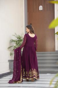 Vestido Anarkali más vendido en Tónico de lujo o tela Georgette con estilo de cuerpo entero para despedida universitaria y celebraciones especiales - Product Image 2