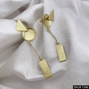 Boucles d'oreilles à tige en laiton plaqué or 18 carats de style vintage à la mode comme cadeau de fiançailles bijoux modèle uni - Product Image 1