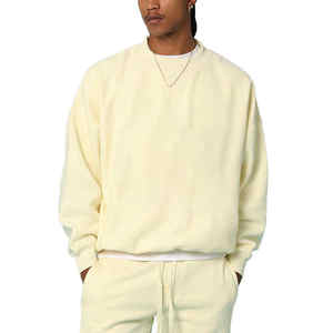 Conjunto de pantalones cortos y sudadera con cuello redondo personalizado Conjunto de pantalones cortos y sudadera con forro de satén unisex para hombre - Product Image 3