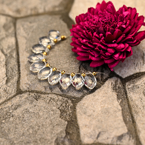 บริโอลไลท์ทรงเหลี่ยมขนาด 10x20x4 มม. สีขาวใสธรรมชาติ ควอตซ์คุณภาพดี ขายส่งสำหรับทำเครื่องประดับทอง 18K แบบหยดน้ำ เจาะรูสำเร็จ พร้อมจำหน่าย - Product Image 2