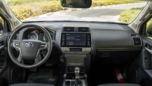 TOYO-TA PRA-DO VXR 4.0P 2023, en excellent état, prix équitable, doté d'un 4x4 permanent et d'un contrôle de vitesse en marche arrière - Product Image 5