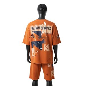 Conjunto de Camiseta y Pantalones Cortos Extra Grandes para Hombre, Tela de Jersey de Algodón Premium de 220 GSM, Impresión por Pulverización, Logotipo Personalizado, Ropa Urbana, Conjunto de 2 Piezas - Product Image 3