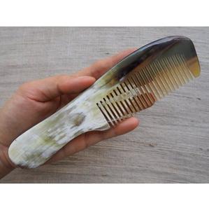 Peigne à cheveux en corne de bœuf naturelle écologique de haute qualité, fait à la main, poli, style animal, outil de toilettage fabriqué en Inde - Product Image 6