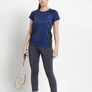 เสื้อยิมที่ให้ความสบายระบายอากาศได้ดีและให้ความรู้สึกเบาสบาย พร้อมสัมผัสภายในที่นุ่มนวลและทรงที่สมดุล - Product Image 2