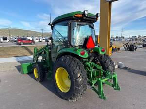 Tractor Utilitario 4x4 de 75HP, Modelo 2026 4066R, con Cucharón Frontal, Cabina Cerrada, Larga Vida Útil, para Trabajo Pesado en Granjas - Product Image 2