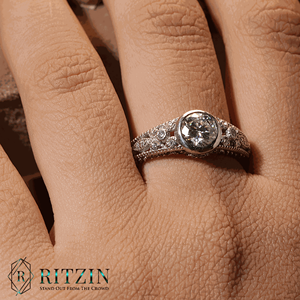 Anillo de Compromiso de Diamante de Corte Redondo Estilo Vintage con Engaste de Puntas en Oro Rosa y Plata de Ley para Mujer - Product Image 1