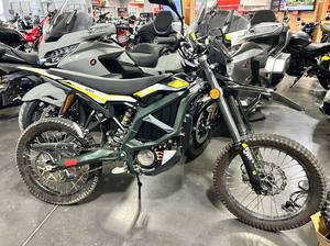 Motocicleta eléctrica todoterreno Sur Ron Ultra Bee completamente negra - Product Image 2