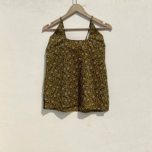 เสื้อคอ halter สีเขียวมะกอกลายดอกไม้สุดหรูสำหรับผู้หญิง ผลิตจากผ้าเนื้อนุ่ม ระบายอากาศได้ดี ลายพิมพ์แบบแฮนด์บล็อก - Product Image 5