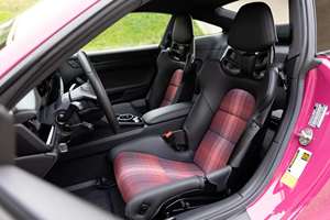 2024 911 Turbo R18 Coupé AWD Faible Kilométrage Boîte Automatique Conduite à Gauche Essence/Pétrole Éclairci Condition - Product Image 3