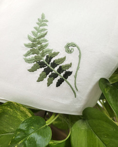 Serviette de table en coton blanc de haute qualité avec broderie à la main Conception de feuille de fougère Accueil Hôtel Événements Acheteur commercial-Restaurants - Product Image 4