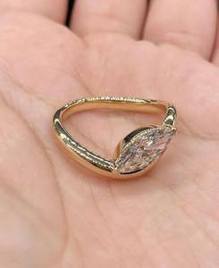 Anillo Moderno de Moissanita con Corte Marquesa, Color D, Claridad VVS, Banda Trenzada con Pavé, Oro Sólido de 14K, Regalo Único de Compromiso o Promesa - Product Image 2