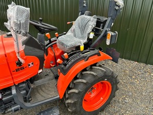 Tracteur compact JDM New Avenger 26, moteur monocylindre 4 temps, démarrage électrique, 50 CV, direction assistée, prise de force 2 vitesses, manuel - Product Image 2