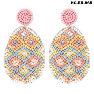 Pendientes vibrantes y audaces con cuentas de semillas para niñas y mujeres hechos a mano para agregar una chispa de glamour a su atuendo de noche y fiesta - Product Image 2