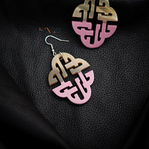 Pendientes de cuerno de búfalo hechos a mano de Vietnam con media laca rosa, accesorio de moda, venta al por mayor personalizada - Product Image 5