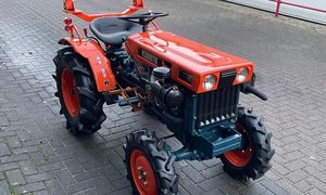 Tracteur compact Kubota B7000 16 CV 4 roues motrices, transmission manuelle, pour petites exploitations agricoles et travaux de jardinage - Product Image 5