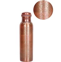 Bouteille d'eau en cuivre martelé de qualité supérieure avec boîte et sac de jute tailles standard accessoires de verres en plastique étanches