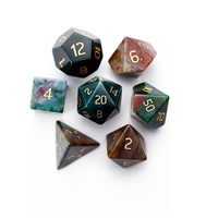 Ensembles de dés en pierre de sang naturelle gravée personnalisée jeu de dés personnalisé à utiliser en gros dés en pierre de cristal naturel Vikings