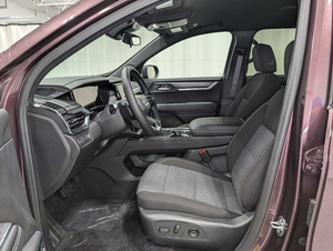 Smart Buy 2025 GMC Acadia Elevation, SUV con Tracción en las Cuatro Ruedas, Asientos de Cuero, Interior Claro, Techo Panorámico - Product Image 2