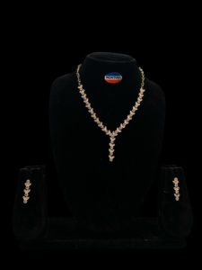 Juego de collar y aretes AD Vintage de acero inoxidable con diamantes brillantes para mujer, joyería nupcial con acabado pulido - Product Image 6