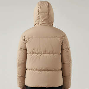 Nouvelle conception, veste matelassée pour homme de couleur beige unie, tissu 100% polyester, col montant, style zippé, veste matelassée à capuche chaude pour l'hiver - Product Image 6