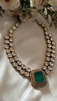 Parure de collier et pendentif Kundan en laiton plaqué émeraude avec pierres en verre, bijoux religieux de style couronne pour soirée