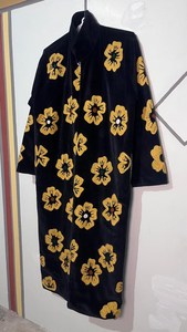 Veste en velours noir longue brodée motif tigre, cadeau pour elle, manteau bohème Suzani, veste florale Suzani, cadeau unique pour elle - Product Image 4