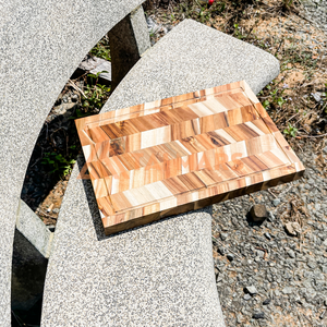 Tabla de cortar de bambú cuadrada al por mayor, diseño de bloque de espiga con junta de madera de teca para carne y verduras - Product Image 5