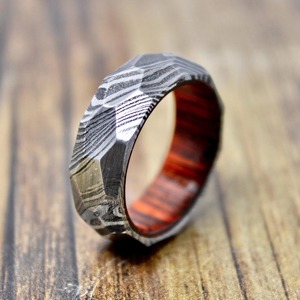 Anillo martillado de roca de acero de Damasco, regalo de anillo de acero de Damasco torcido para su compromiso y su anillo de bodas. - Product Image 3