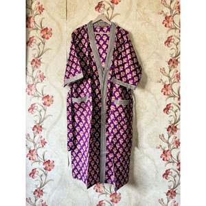 Robe kimono en coton rayé, lavable, vêtements de détente - Product Image 1