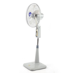 Ventilateur de refroidissement sur pied en plastique ABS avec 5 pales Utilisation de table facile pour l'extérieur Source d'alimentation électrique Sankyo Classic 45W fabriquée aux États-Unis - Product Image 1