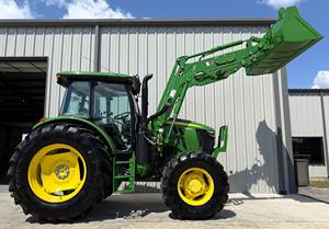 Tractor Compacto Multifuncional John Deere 5100E de 120HP con Motor Automático y Monitoreo Remoto para Agricultura - Product Image 3