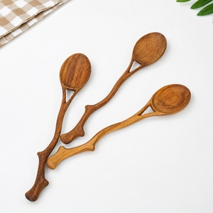 Cucharas de Madera con Flores Talladas a Mano, Varios Diseños Bonitos, Cucharas de Postre de Madera Doussie, Cuchara Artesanal Sostenible de Vietnam - Product Image 3