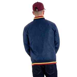 Chaqueta de bombardero de satén a prueba de viento de gimnasio para hombre, capucha reversible con cuello levantado, suave y cómoda para la temporada de invierno - Product Image 2