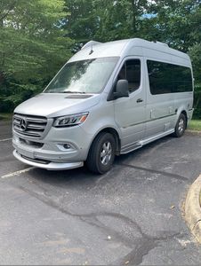 Nouvelles remorques de caravane de camping-car mobiles de luxe en plein air 4WD avec toilette camping-car Mini camping-car hors route RV camping-car pour le camping. - Product Image 4