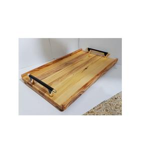 Bandeja de madera rectangular con mango de metal rústico para uso decorativo en casas de campo y propósito de regalo - Product Image 1