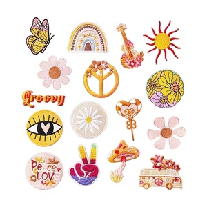 Parches bordados de tela tejida personalizados al por mayor en forma de flor de PVC MOQ bajo para prendas de vestir - Product Image 4