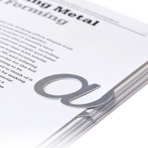 Marque-page en métal fait main avec des motifs uniques, idéal pour offrir aux étudiants des enseignants et des lecteurs passionnés lors d'occasions spéciales - Product Image 1