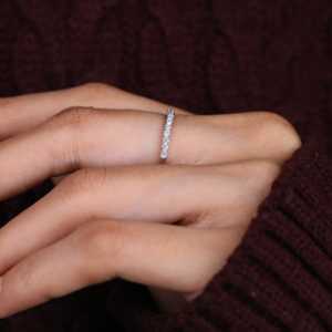 แหวนแต่งงานเพชรเพาะเลี้ยงทรงโค้ง ลายเรขาคณิต ทรงรี เจียระไนแบบโอวอล ประดับอัญมณี งานจิวเวลรี่ชั้นดี พร้อมใบรับรอง IGI สำหรับเป็นของขวัญแทนคำมั่นสัญญา - Product Image 5