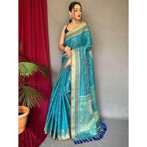 Stunning Turquoise Patola <b>Printed</b> Silk Saree with Blouse for Festivals and Weddings - Product Image 4