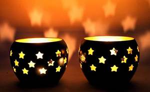 Portavelas votivo decorativo de metal dorado con elegante patrón de celosía ideal para centro de mesa de boda y decoración de interiores - Product Image 6