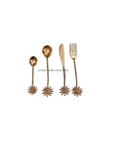 Elegante Juego de Cubiertos de Metal con Mangos Lisos y Acabado de Acero Inoxidable Pulido, Diseñado para Reuniones Formales y Comidas Informales - Product Image 2