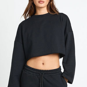 Survêtement tendance pour femme, design polyvalent adapté à diverses occasions décontractées, avec sweat-shirt court surdimensionné pour une coupe décontractée. - Product Image 2