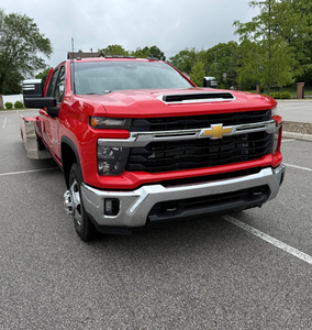 PRÊT À CONDUIRE - VÉHICULE D'OCCASION À VOLANT À GAUCHE |   2024 CHEVROLET SILVERADO 3500 CREW CAB LT DURAMAX DUALY CAR HAULER - Product Image 1
