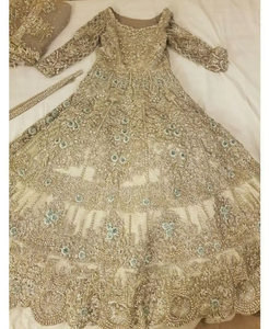 Nuevo Lehenga Choli de Novia, Vestido Largo con Cola, Elegante, Adornado con Cuentas de Cristal y Pedrería, Tela de Satén de Acetato 2021 - Product Image 3