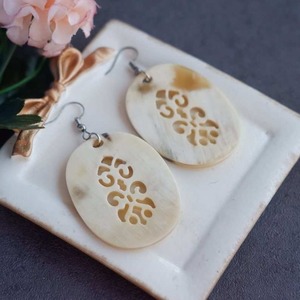 Pendientes clásicos de cuerno blanco natural con diseño de gota religiosa con perlas y diamantes estilo animal pulido para fiestas - Product Image 2