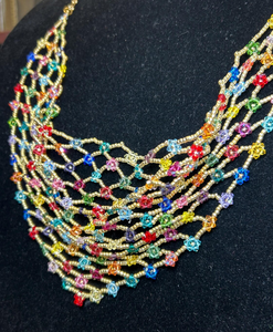 ¡Hermoso! Collar de estilo bufanda con cuentas de cristal Swarovski y tono dorado con flecos Bandana con cuentas - Product Image 2