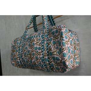 Sac de voyage matelassé en coton écologique imprimé à la main avec fermeture éclair, motif floral, léger, style bohème, luxe, pour le week-end - Product Image 3
